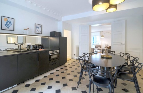 8th Arrondissement Apartment | AmazingApartment #GalleriesLafayette #Madeleine#AC