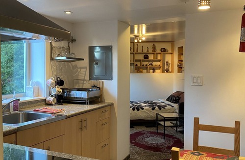 Knickerbocker House | Amazingly Beautiful Modern Comfortable GuestHouse