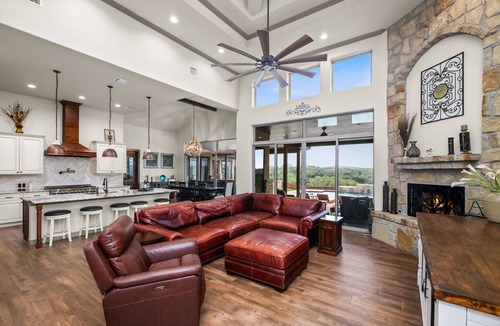 New Braunfels House | AmazingSunsets/PanoramicViews/Pool&HotTub/Game Room/Gym/Firepit/Sauna/Sleeps16