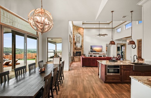 New Braunfels House | AmazingSunsets/PanoramicViews/Pool&HotTub/Game Room/Gym/Firepit/Sauna/Sleeps16