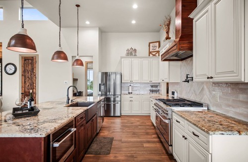 New Braunfels House | AmazingSunsets/PanoramicViews/Pool&HotTub/Game Room/Gym/Firepit/Sauna/Sleeps16