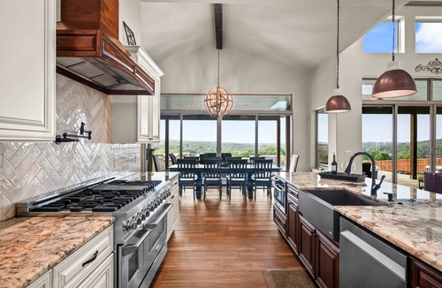 New Braunfels House | AmazingSunsets/PanoramicViews/Pool&HotTub/Game Room/Gym/Firepit/Sauna/Sleeps16