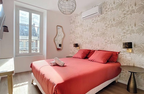 Montargis Apartment | Amazon Suite