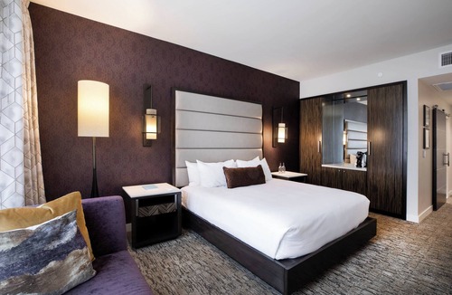 Downtown Kansas City Hotel | Ambassador Hotel Kansas City, Autograph Collection