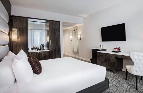 Downtown Kansas City Hotel | Ambassador Hotel Kansas City, Autograph Collection