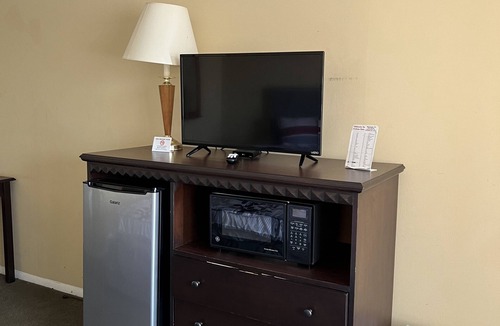 Manchester Hotel | Ambassador Inn And Suites