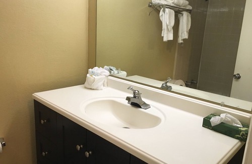 Manchester Hotel | Ambassador Inn And Suites