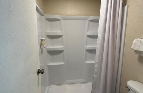 Perryton Hotel | Ambassador Inn "WEEKLY RATE AVAILABLE"