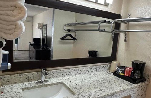 Perryton Hotel | Ambassador Inn "WEEKLY RATE AVAILABLE"