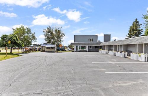 Sault Ste. Marie Hotel | Ambassador Motel