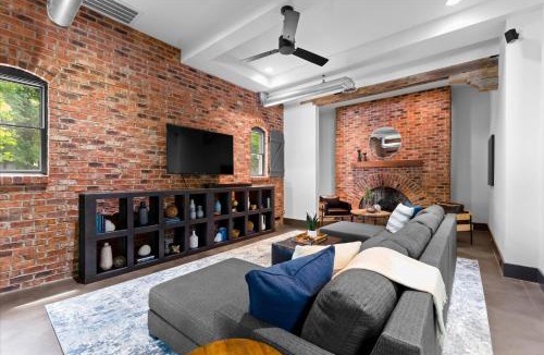 Sherrills Ford House | Ambassador Ridge