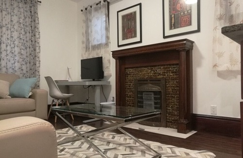 Stratford House | Ambassador's Inn Next Door - Luxury Suite(Suite 1) in Stratford