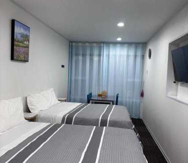 Panmure Apartment | Amber Lake D