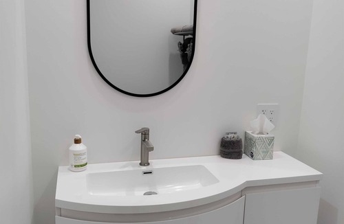 Hector House | Amber Suite at Diamond on Seneca: Two Bedrooms w/Lake View