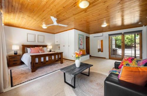 Paechtown Apartment | Amber Whisper