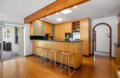 Paechtown House | Amber Wisper - 4BR, Pool, Parking