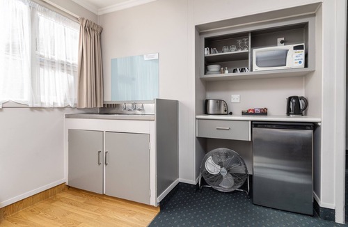 Solway Hotel | Amble Inn Motel - Masterton