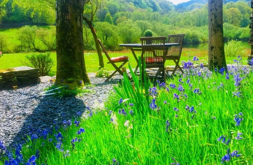 Skelwith Bridge House | Ambleside Lake District romantic riverside cottage