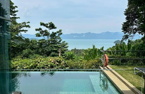 Pantai Tengah Apartment | Ambong Pool Villas