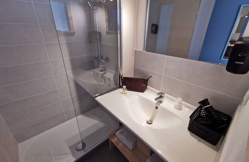 Amberieu-en-Bugey Hotel | Ambotel La Tourmaline