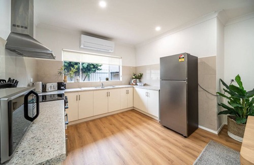 Payneham House | Ambrosia - Designer 3BR WiFi
