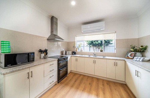 Payneham House | Ambrosia - Designer 3BR WiFi