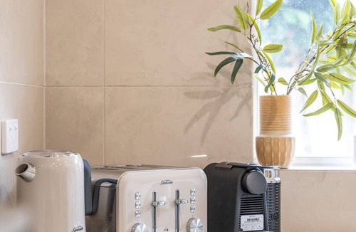 Payneham House | Ambrosia - Designer 3BR WiFi