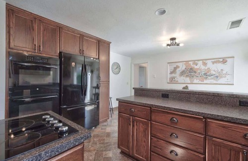 McMinnville House | Ambrosia - Mid Century Near 3rd St, Pet-friendly