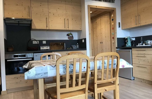 Chatel Apartment | Ambrunes 9: Large renovated studio, center of Châtel