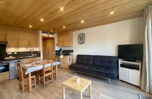 Chatel Apartment | Ambrunes 9: Large renovated studio, center of Châtel