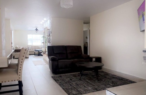Gallup House | Ameera's Place Charming 3-bedroom house in beautiful Gallup with AC