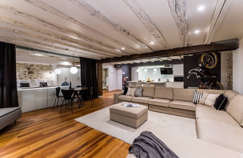 Old Town Apartment | AMELIA SUITE: superior a 3 pax, 30 secs to the beach