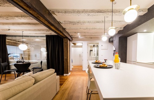 Old Town Apartment | AMELIA SUITE: superior a 3 pax, 30 secs to the beach