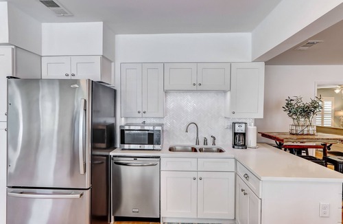 Ocean Cay House | "Amelia On My Mind"nBeach house with backyard and screened porch - sleeps 8