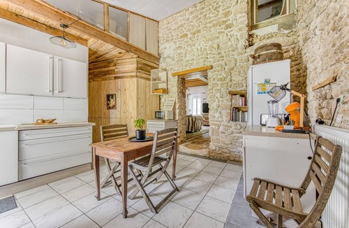 Saint-Germain-dEsteuil House | Amélie's House with Terrace, Garden and Wi-Fi