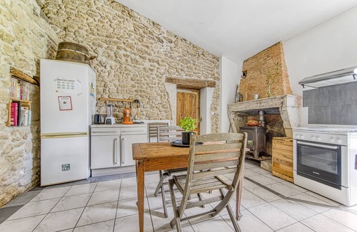 Saint-Germain-dEsteuil House | Amélie's House with Terrace, Garden and Wi-Fi