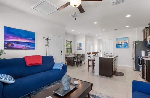 Manor House | Amenities of Austin minutes from Austin Bergstrom!