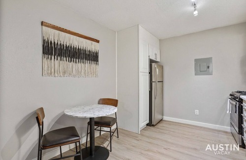 Brentwood Apartment | Amenity Heavy Serene Apt in Convenient Location