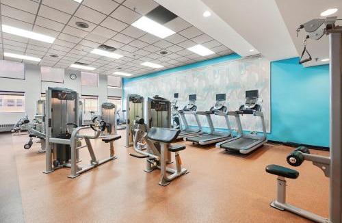 South Loop Apartment | Amenity Rich Double Queen Suite
