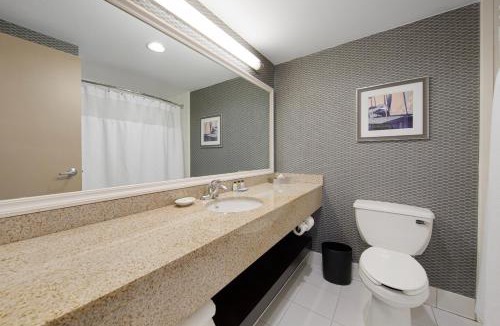 South Loop Apartment | Amenity Rich Double Queen Suite
