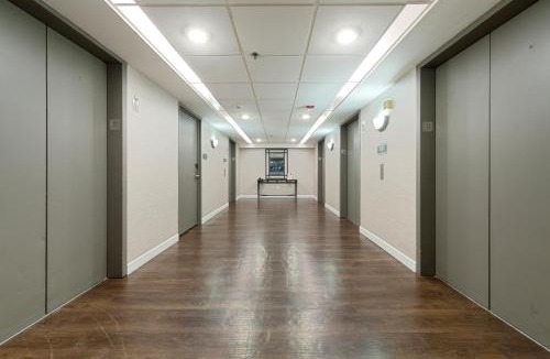 South Loop Apartment | Amenity Rich Double Queen Suite