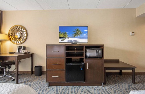 South Loop Hotel | Amenity Rich Double Queen Suite