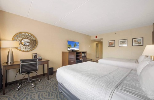 South Loop Hotel | Amenity Rich Double Queen Suite