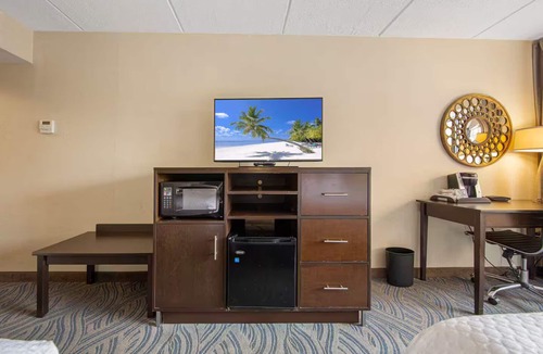 South Loop Hotel | Amenity Rich Double Queen Suite
