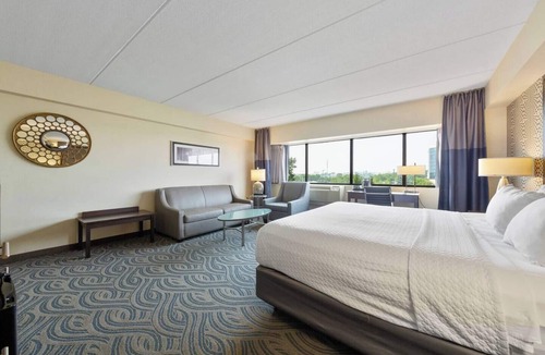 South Loop Hotel | Amenity Rich Spacious King Suite