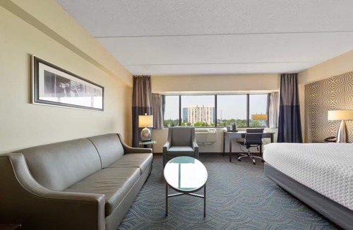 South Loop Hotel | Amenity Rich Spacious King Suite