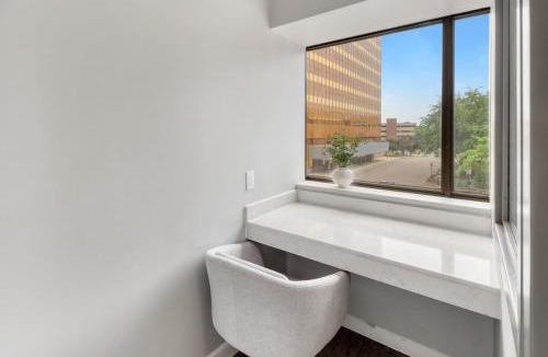 South Loop Apartment | Amenity Rich Spacious King Suite