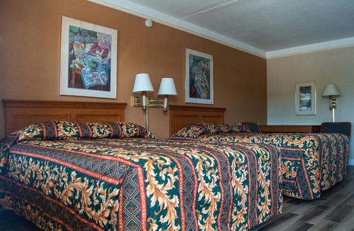 Clodine Hotel | America's Inn Houston/Stafford/Sugarland