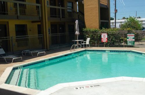 Clodine Hotel | America's Inn Houston/Stafford/Sugarland