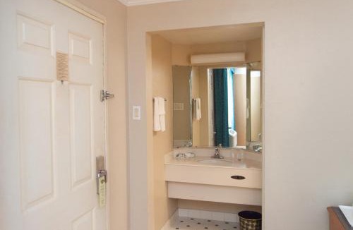 Braeburn Hotel | America's Inn Houston